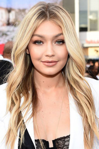 Gigi-Hadid-Blonde-Hair-Colour-Renew