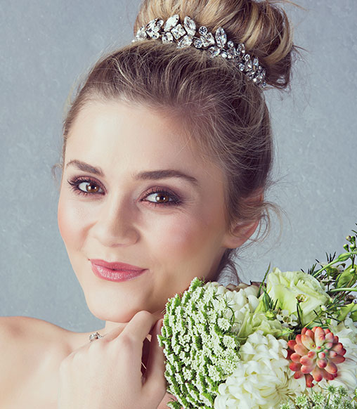 Hair-buns-for-a-wedding