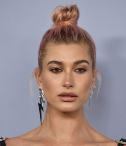 Hailey Bieber gold rose hair colour
